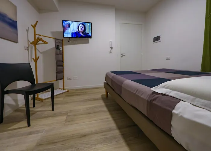 Della Accademia * 摩德纳