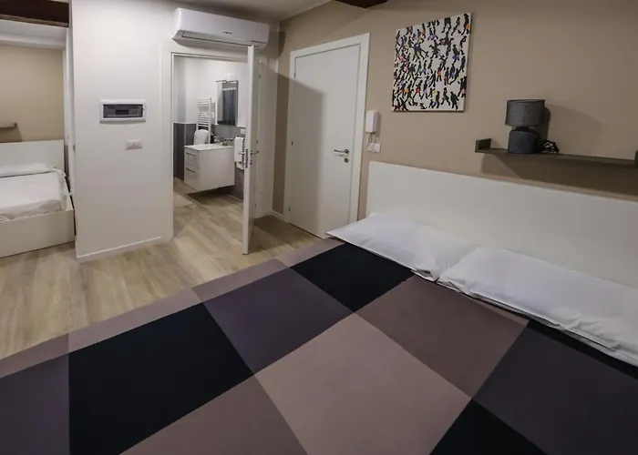 Della Accademia * 摩德纳