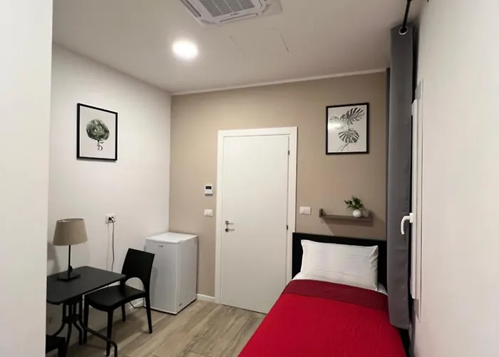 Della Accademia * 摩德纳