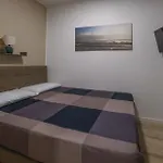 Della Accademia 아파트