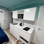 Della Accademia 아파트