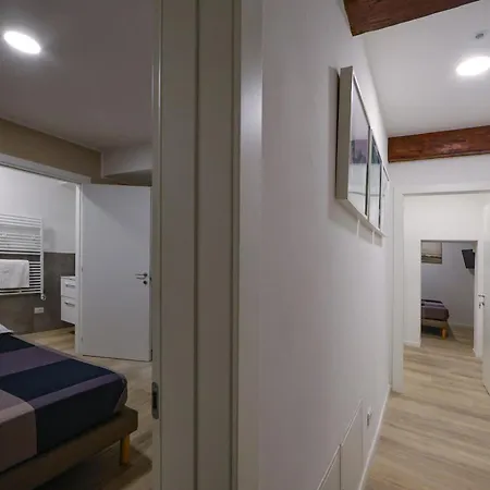 Della Accademia アパート