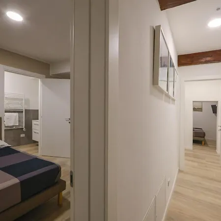 Della Accademia * モデナ