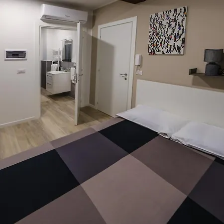 Della Accademia * モデナ