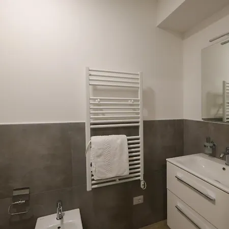 Della Accademia モデナ