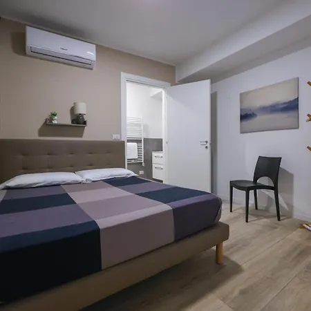 Della Accademia * Модена