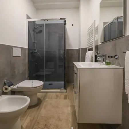 Della Accademia モデナ