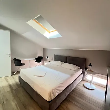 Della Accademia アパート